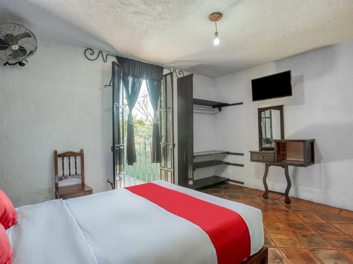 Hotel Marmil Маліналько Екстер'єр фото